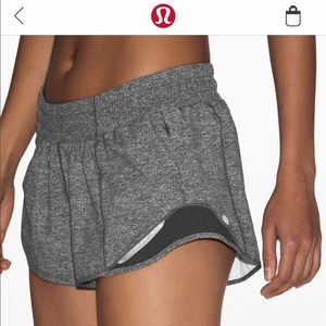 Lululemon 2.5” hotty hot shorts